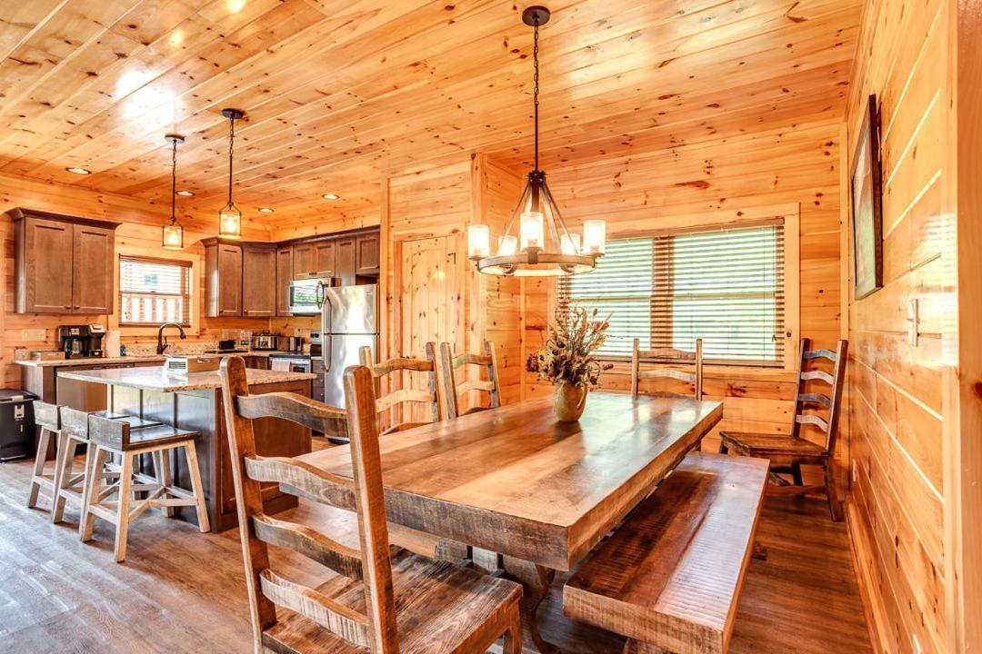 Gatlinburg Cabin With Private Hot Tub By Staycating Eksteriør bilde