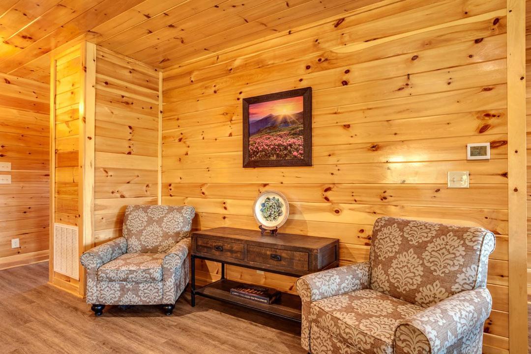 Gatlinburg Cabin With Private Hot Tub By Staycating Eksteriør bilde