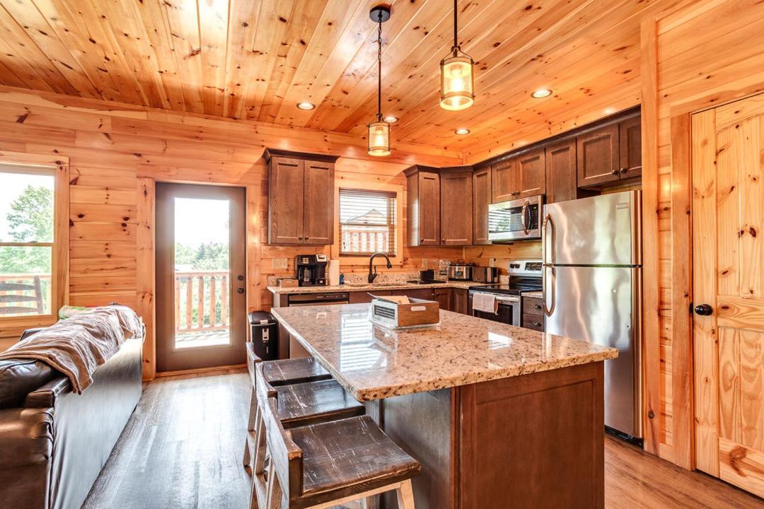 Gatlinburg Cabin With Private Hot Tub By Staycating Eksteriør bilde