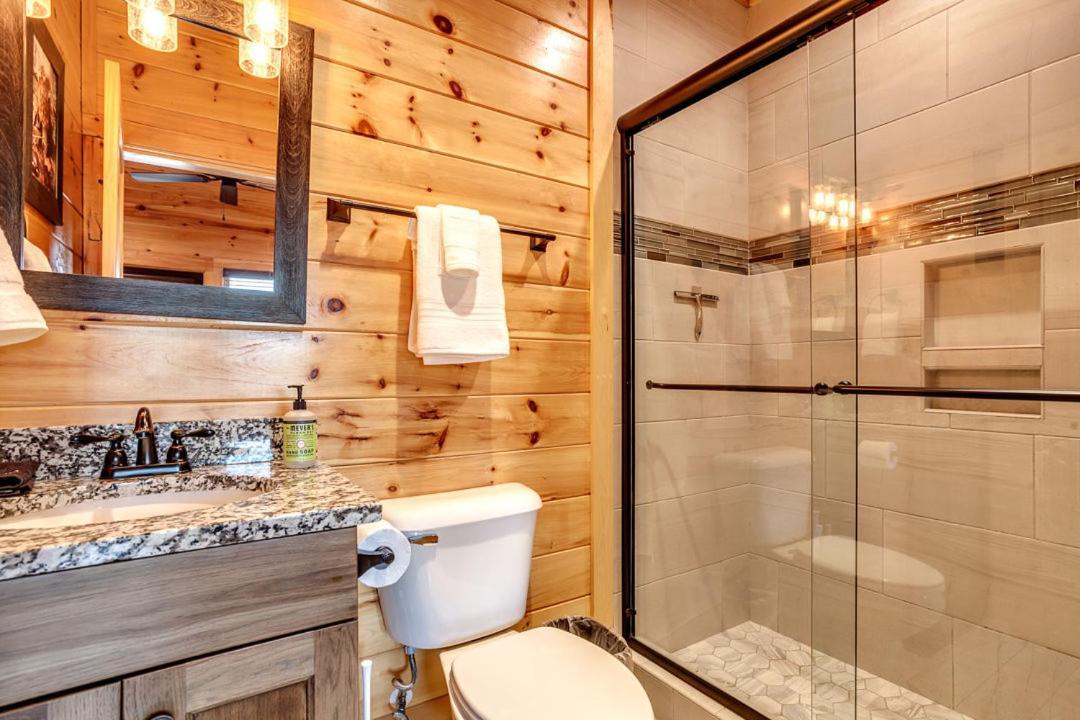 Gatlinburg Cabin With Private Hot Tub By Staycating Eksteriør bilde