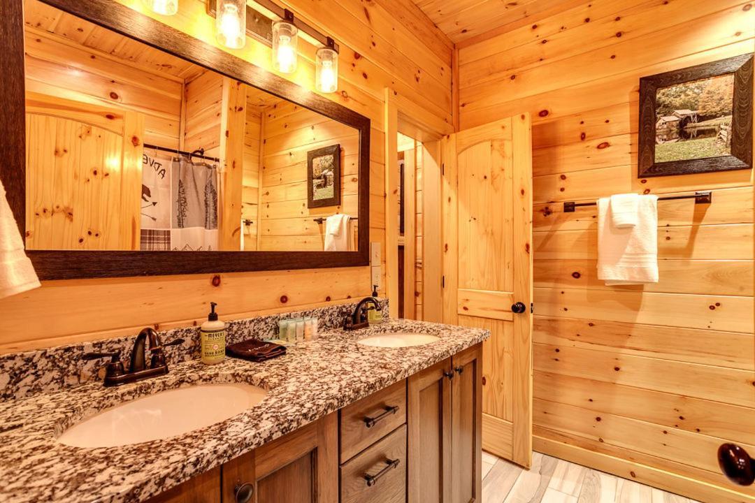 Gatlinburg Cabin With Private Hot Tub By Staycating Eksteriør bilde